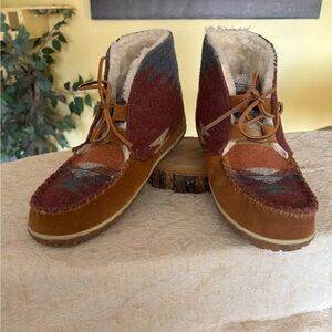 Minnetonka Cream Plush Sherpa Lined Footwear